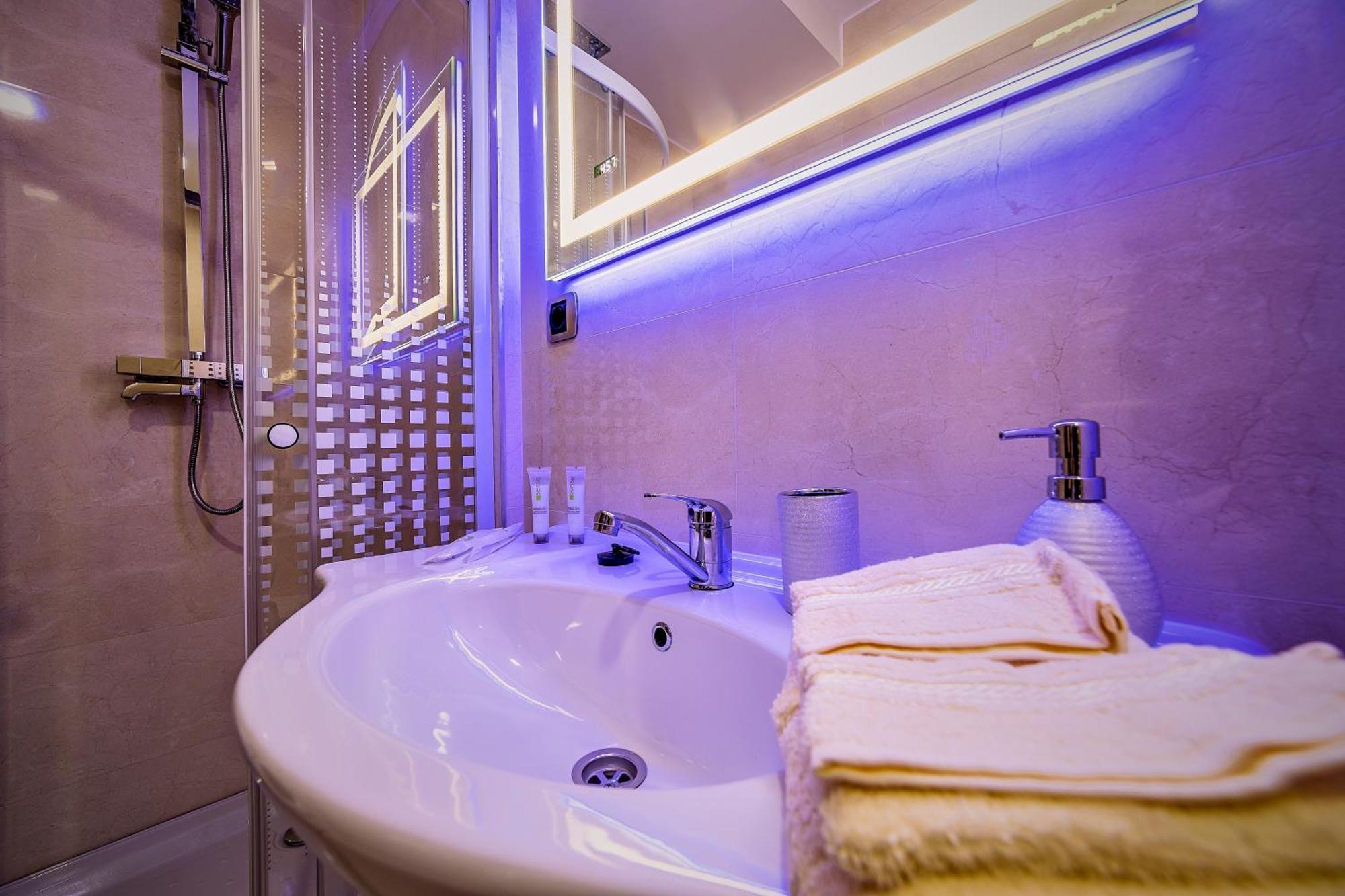 Penthouse Chic By Landev Apartman Brassó Kültér fotó